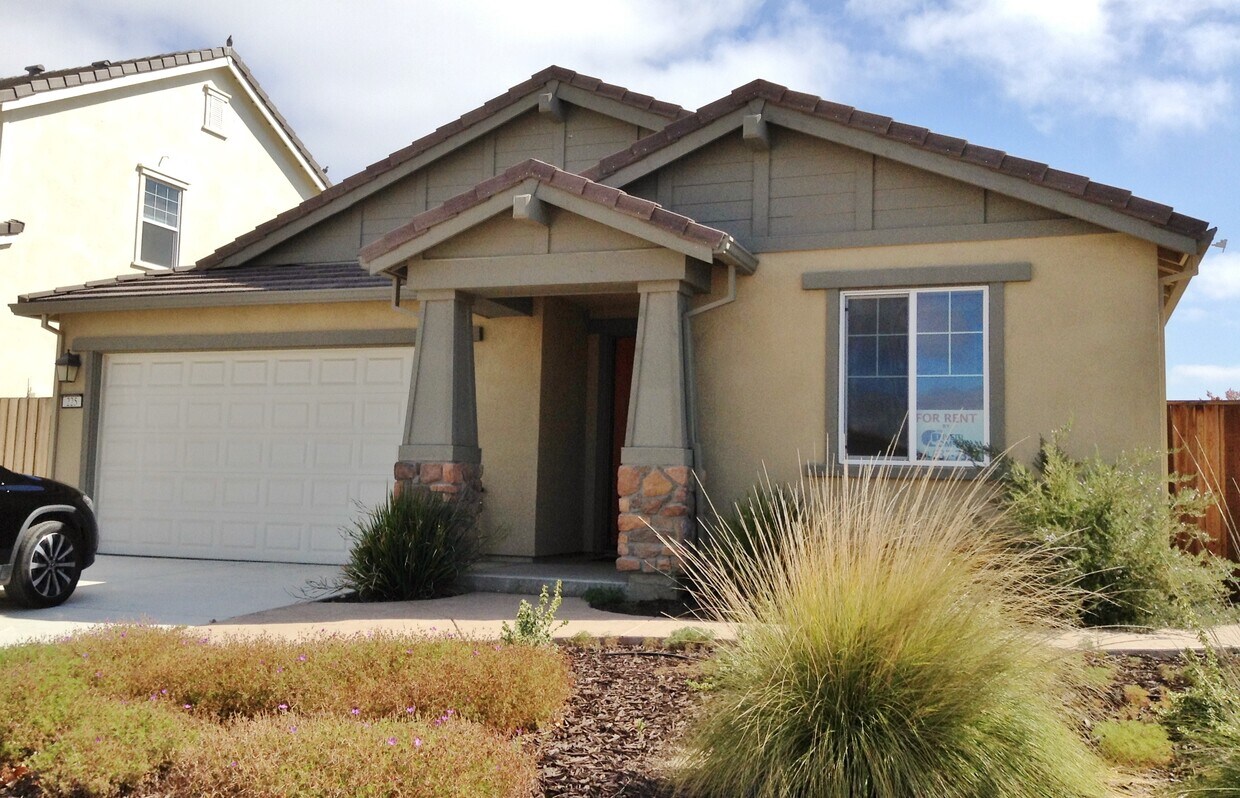 225 Tanoak St, Hollister, CA 95023 House Rental in Hollister, CA