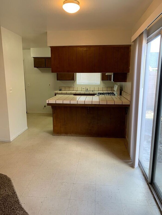 Foto del edificio - 2 Bedroom, 1 Bath available in Tulare!