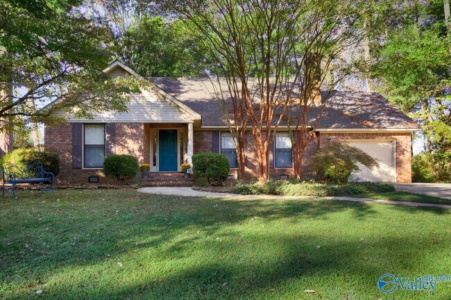 Foto del edificio - 404 Cloverleaf Dr