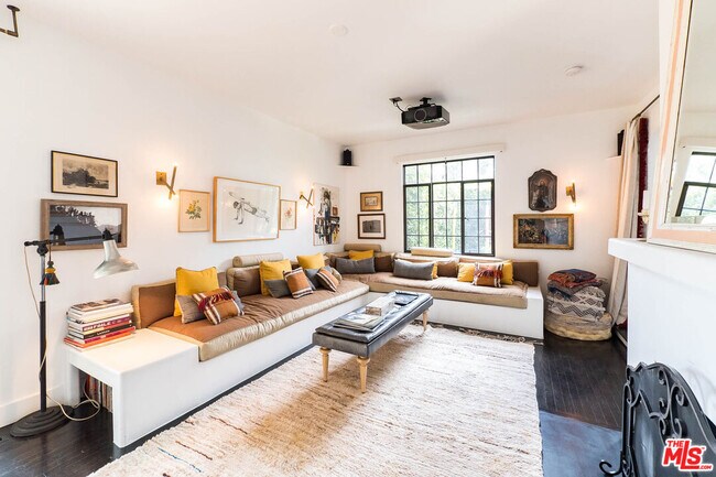 Foto del edificio - 4774 College View Ave