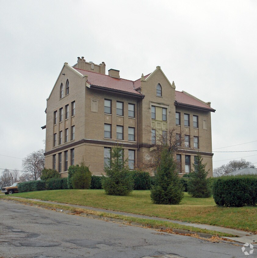 Foto principal - 36 Seminary Ave