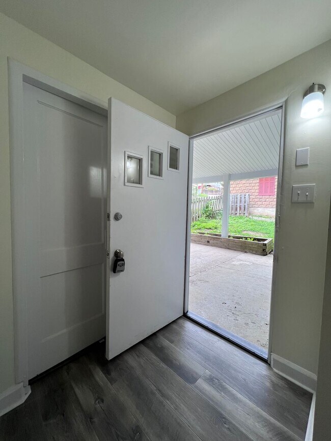 Building Photo - Now available 2BR house with garage
