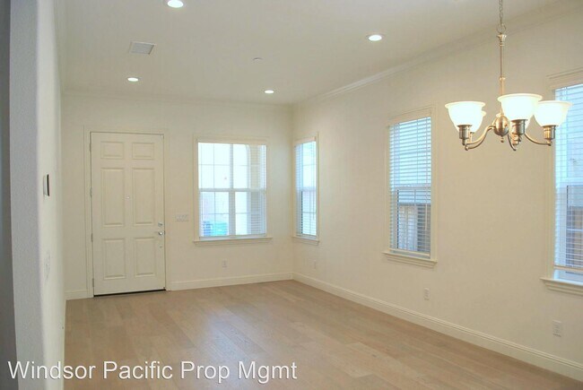 Building Photo - 4 br, 3.5 bath House - 5150 Rowan Drive