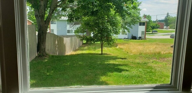 Building Photo - 70 Mount Desert Dr