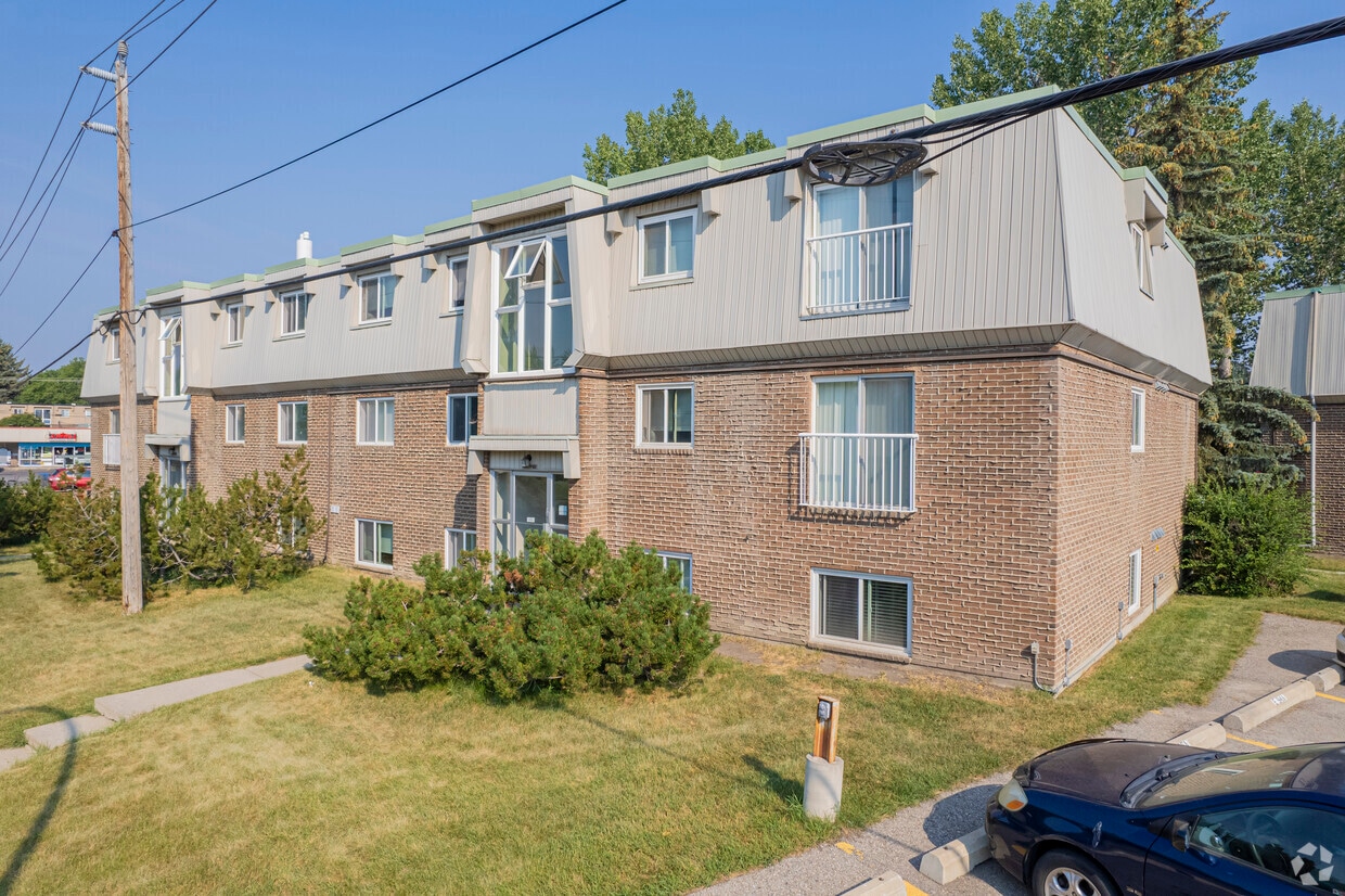 Building Photo - Willow Green Estates