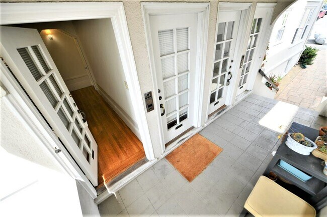 Foto del edificio - 747 Warfield Ave