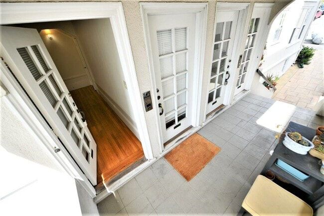 Building Photo - 747 Warfield Ave