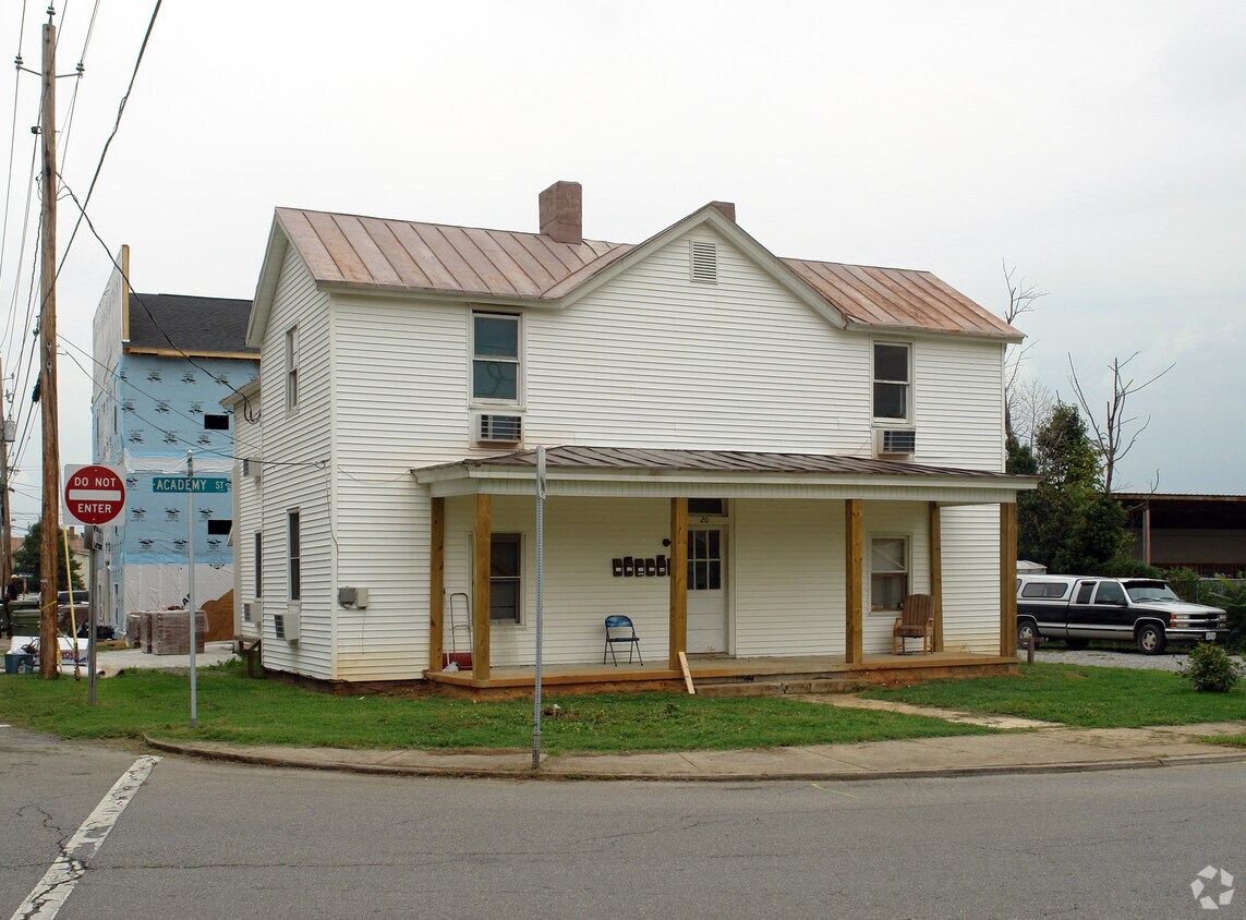 20 Academy St, Salem, VA 24153 Apartments in Salem, VA