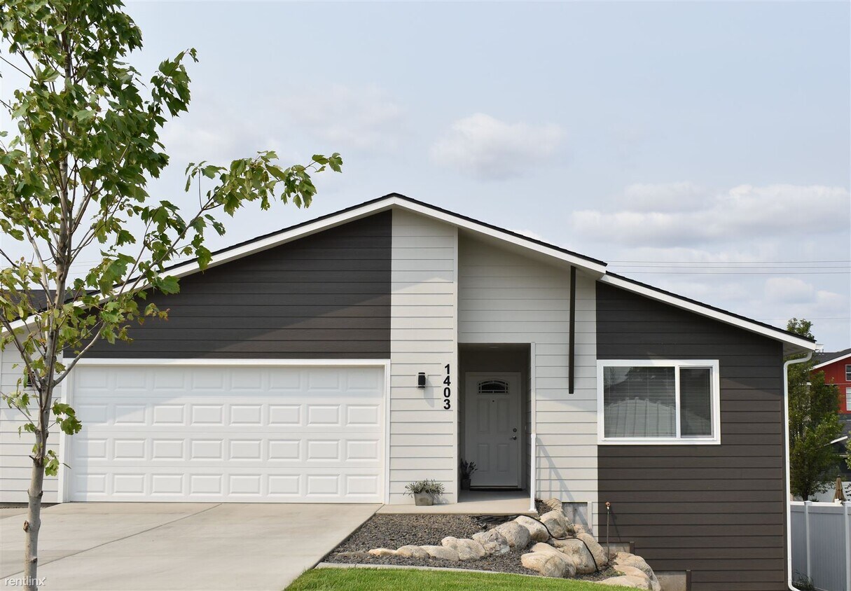 Foto principal - 3 br, 2 bath Duplex - 1403 North Coach Drive
