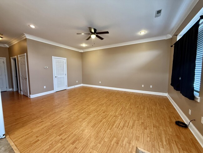 Building Photo - 98 Melrose Dr