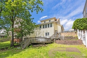 Building Photo - 16 E Munson Ave