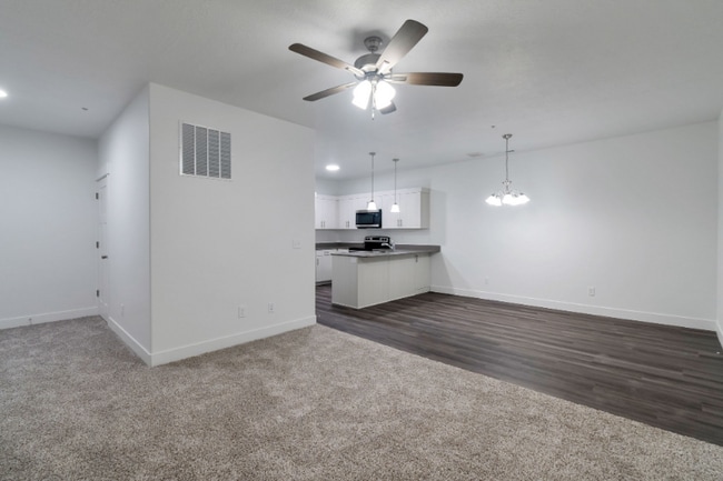 Building Photo - 710 715 S