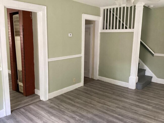 Foto del edificio - 10 Emmons Pl