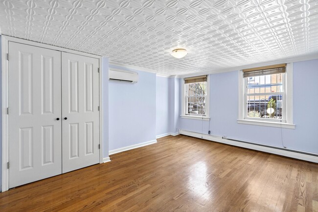 Building Photo - 138 Erie St