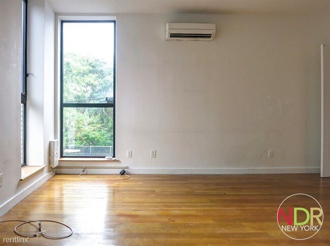 Building Photo - 557 Lafayette Ave