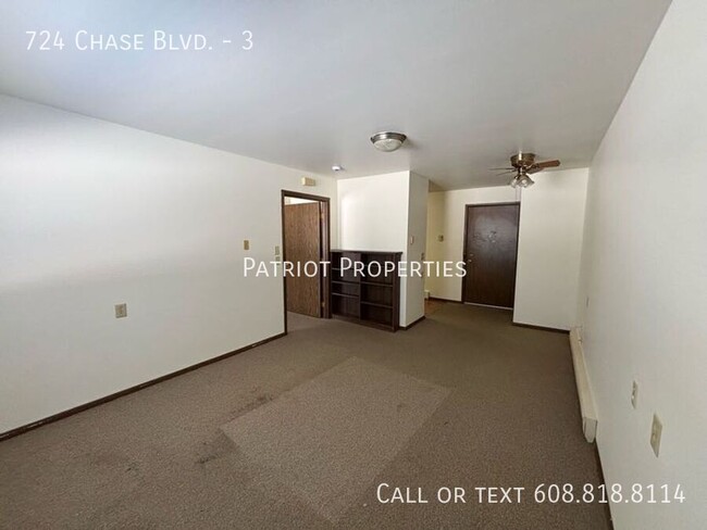 Building Photo - 1 bedroom/ 1 bath apartment in Sun Prairie...