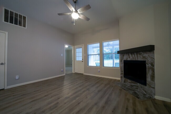 Foto del edificio - 117 Harbour Town Cir