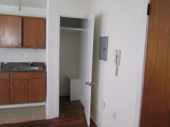 Foto del edificio - 3412 Spring Garden St