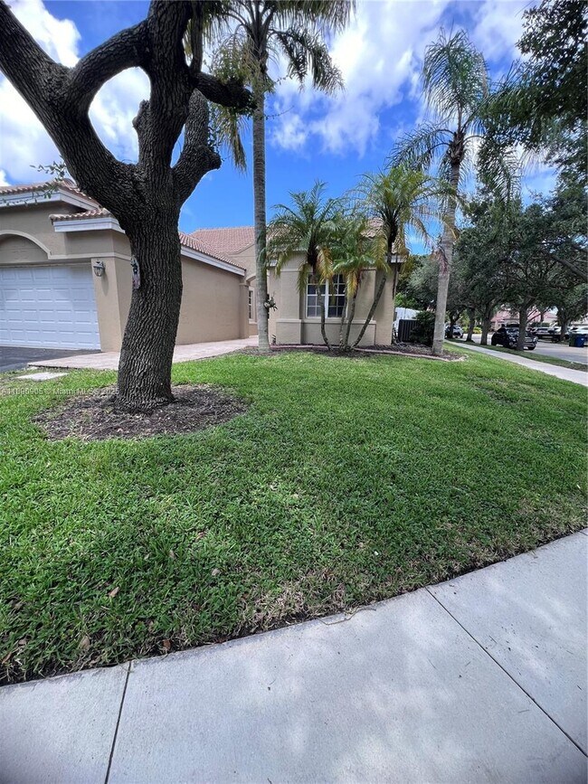 Foto del edificio - 1371 Bayview Cir