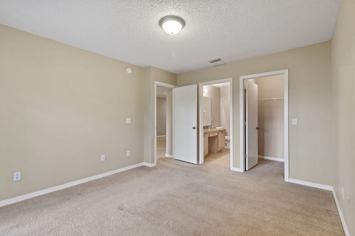 Primary Photo - Move-in Special. Beautiful First floor con...