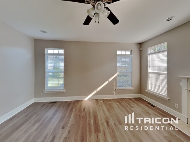 Building Photo - 108 N Honey Locust Dr