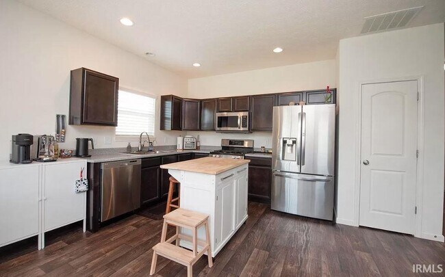 Building Photo - 2416 Maxwell Dr