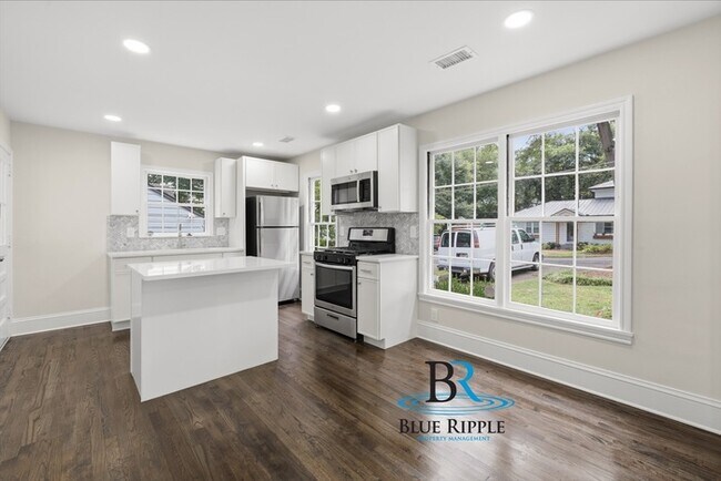 Building Photo - Renovated 2/1 Williams Park Smyrna across from Market Village! Fenced Yard and Pet Friendly