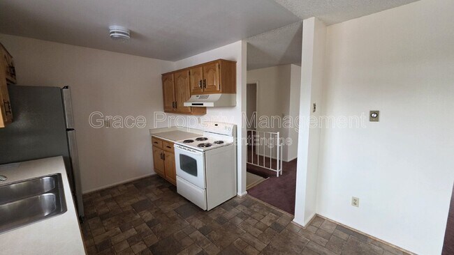 Foto del edificio - 1044 Maple Dr
