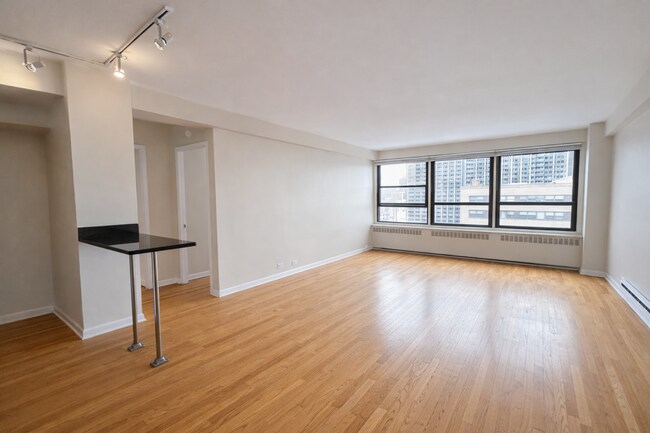 Foto del edificio - 4180 N Marine Dr