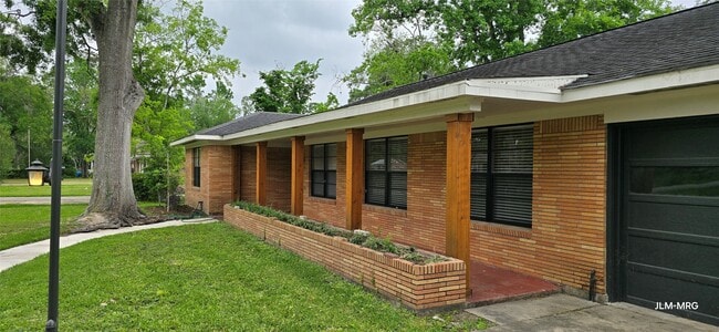 Building Photo - 609 Del Norte St
