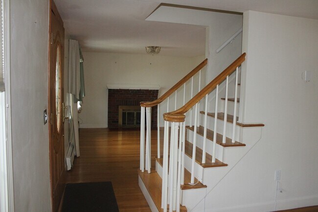 Building Photo - 28 Myrtle St