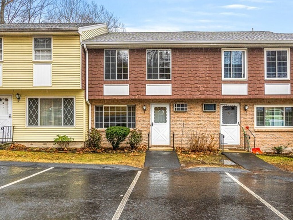 945 Riverside Dr, Methuen, MA 01844 Townhome Rentals in Methuen MA
