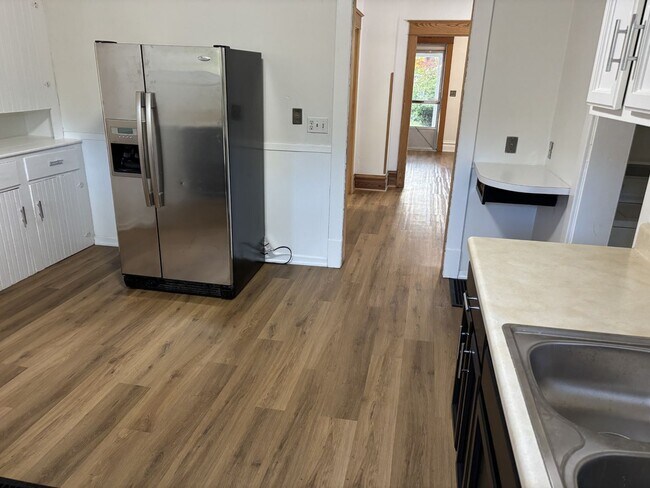 Foto del edificio - Charming Alger Heights home available now