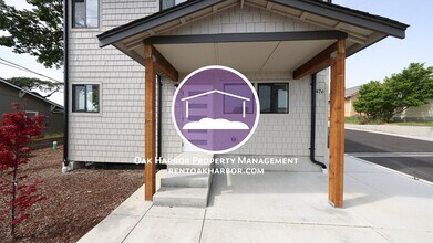 Building Photo - 476 SE Barrington Dr