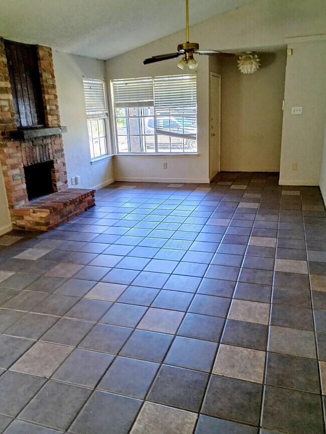 Foto del edificio - Room in Single Family Home on Hardesty