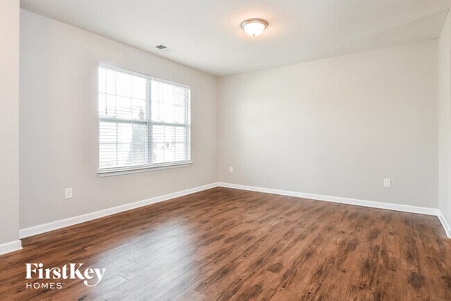 Foto del edificio - 234 Taylors Landing Ave