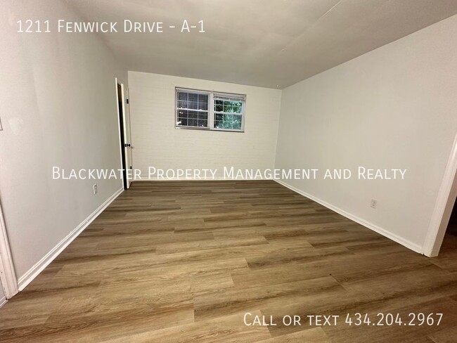 Building Photo - MOVE IN SPECIAL! 1/2 OFF YOUR FIRST FULL M...