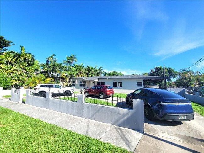 Foto del edificio - 8839 SW 28th St