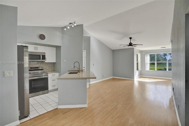 Photo - 12760 Vista Isles Dr Apartment