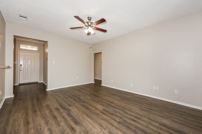 Foto del edificio - 1433 Spicewood Dr