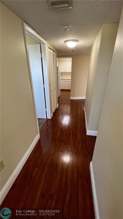 Building Photo - 2240 N Cypress Bend Dr