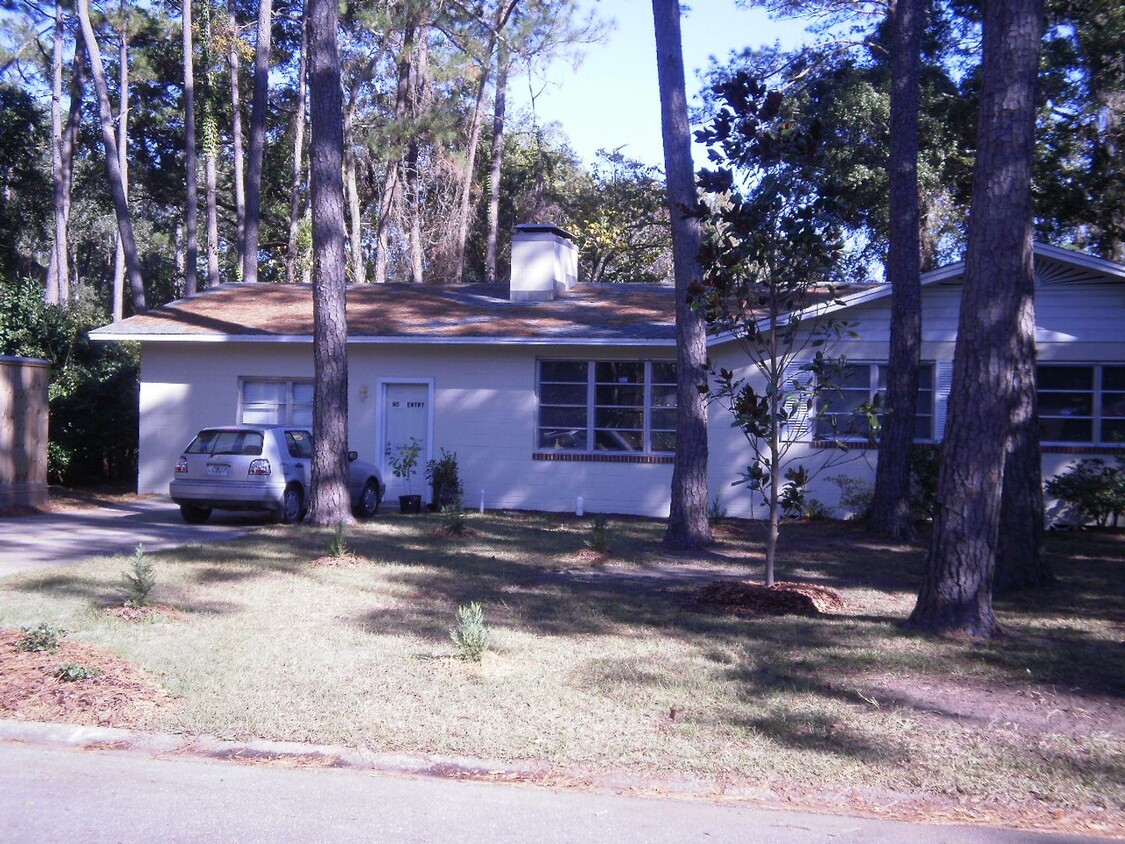 Foto principal - 3BR/2BA close to the University of Florida...