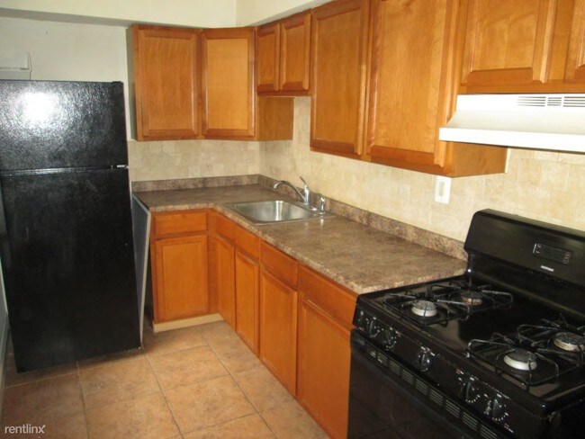 Building Photo - 402 W Walnut Ln