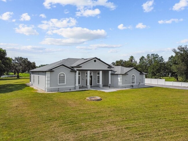 Foto del edificio - 6644 Country Club Rd