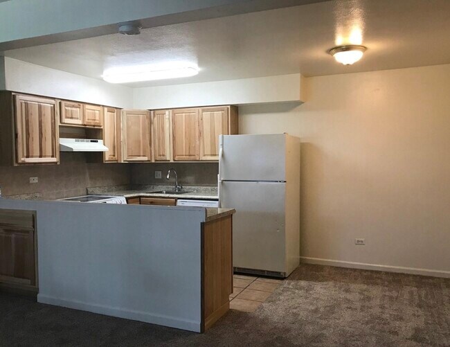 Eat-In Kitchen & Dining Room - 3663 S Sheridan Blvd