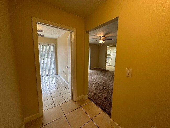 Building Photo - Spacious 3Bed/2Bath Condo in Colonial Point!
