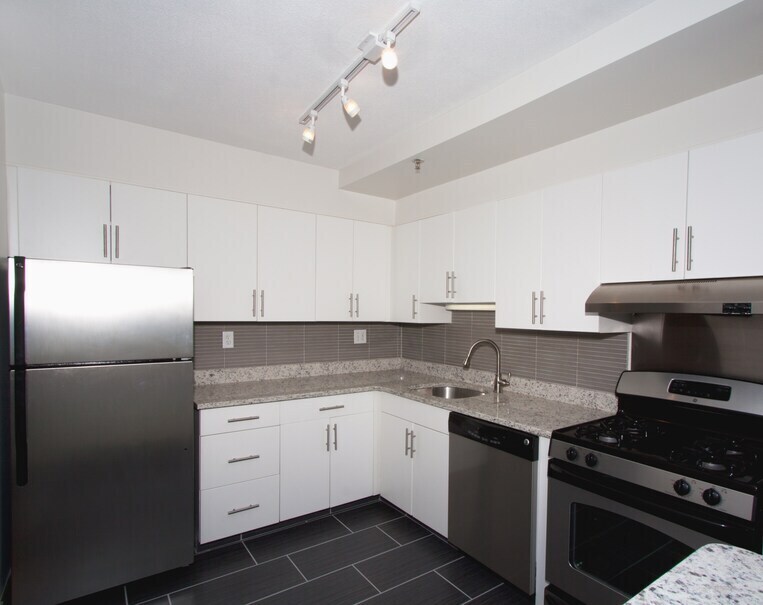 Primary Photo - 1607 Tremont St