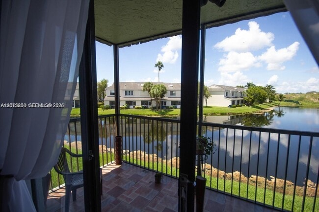 Foto del edificio - 16561 Blatt Blvd