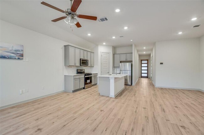 Building Photo - 2244 Alamar walk