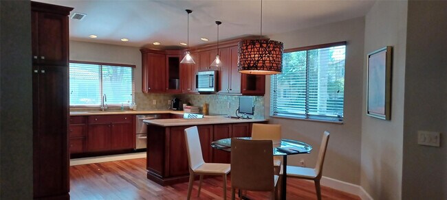 Building Photo - 6688 Via Regina